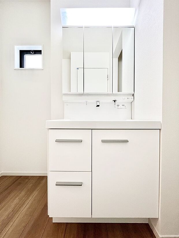 収納力と機能性に優れた洗面化粧台