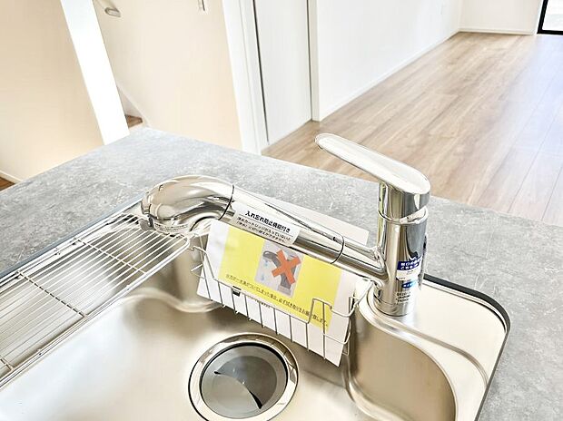 いつでも清潔なおいしいお水を。一つの水栓で水道水と浄水を使い分け。