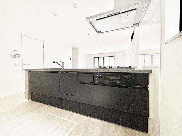 広々とした使い勝手の良いキッチンで日々のお料理も楽しくなりそう