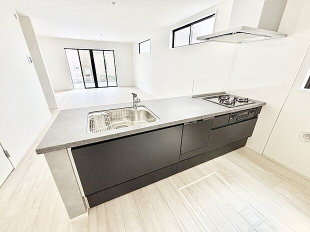 料理をしながらご家族との会話を楽しめる対面カウンターキッチン