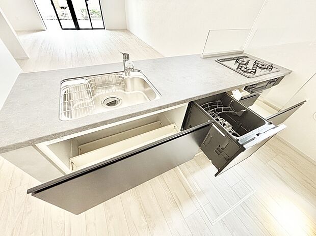 使いやすさを優先したスライド式収納タイプ!