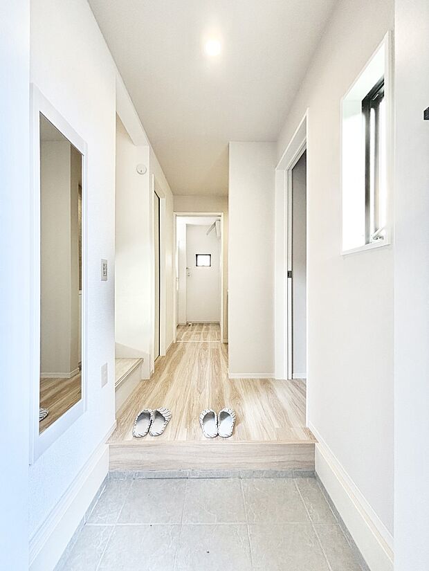 家族の帰宅やお客様をあたたかく迎える玄関