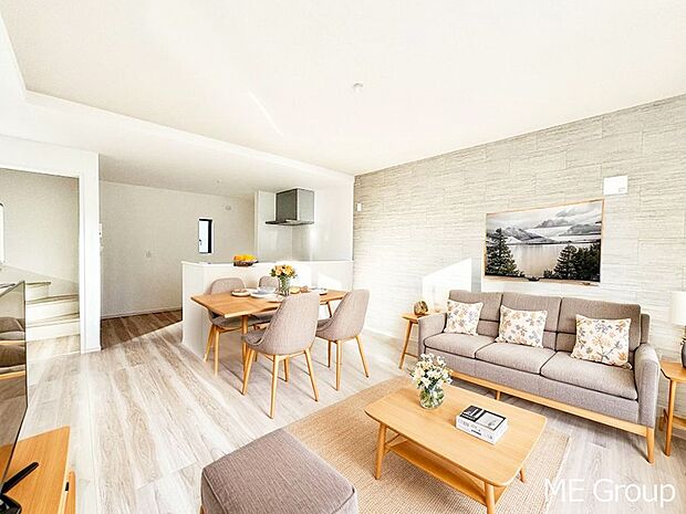 落ち着いた雰囲気のLDKは家族みんなの快適空間※家具はCGです