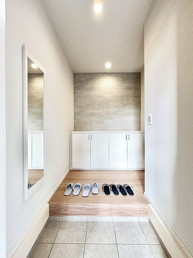 いつもきれいにしておきたい玄関ですね。  