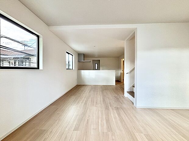 日当たりのいいリビングでゆったりとしたティータイムを！ お気に入りのグリーンを飾れば更に心地よさがアップ！