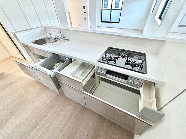 使いやすさを優先したスライド式収納タイプ!