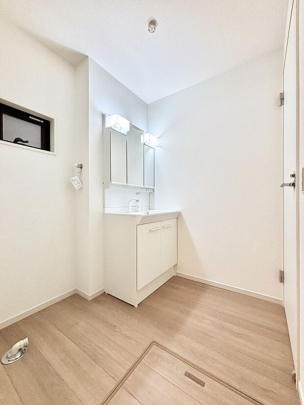 清潔感のある快適空間です。毎日の身支度も気持ち良くお使い頂けます。 