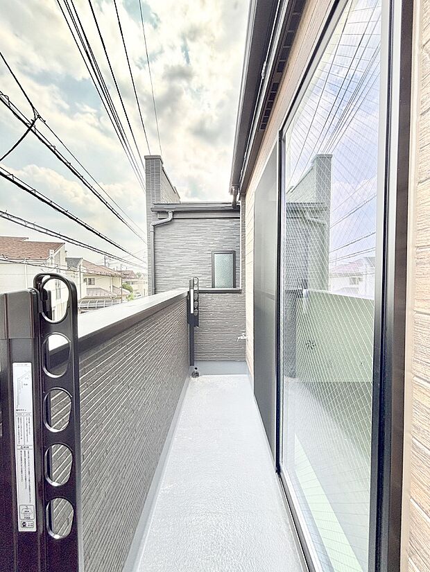 ゆったりバルコニーだから沢山お洗濯ものを干せます。