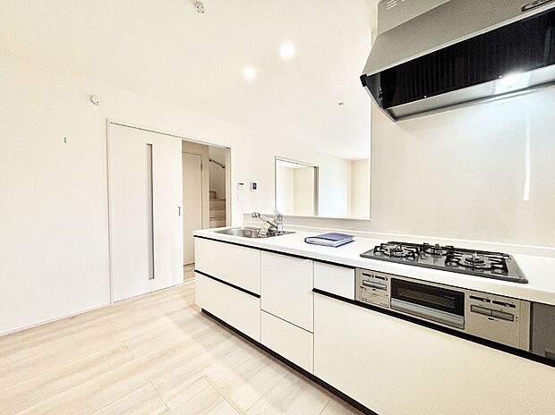 料理をしながらご家族との会話を楽しめる対面カウンターキッチン