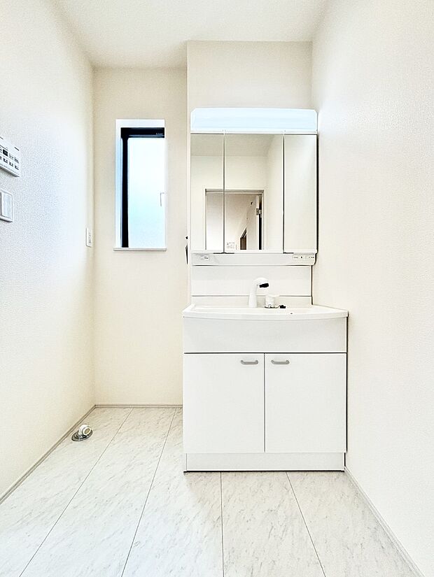 収納力と機能性に優れた洗面化粧台