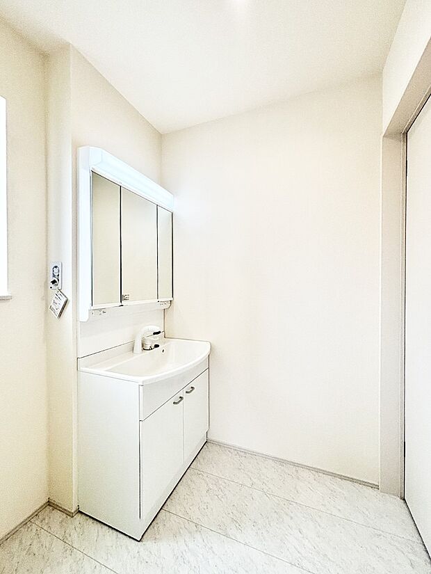 キッチンとの動線を考慮した水廻り集中設計で忙しい時間の家事もラクラク