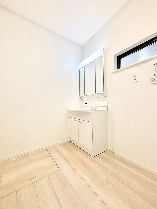 明るい洗面所は毎朝の身支度も楽しくできちゃいそうです。