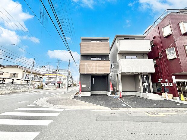 前面道路はきちんと整備されています  