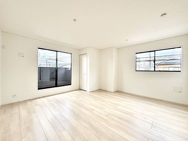 家族の笑顔が自然と生まれてくる、そんな雰囲気のダイニングに仕上がっています。