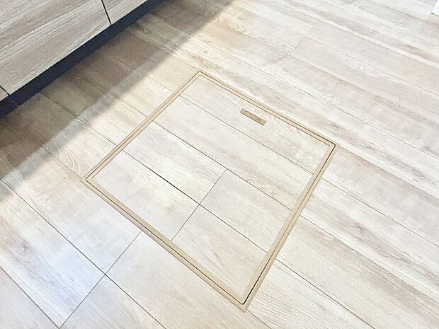 床下収納付き!日用品・非常用品の収納にも大活躍。