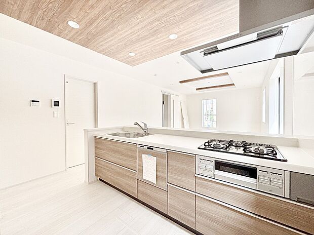 ゆとりあるキッチンではご家族と楽しくお料理ができます。