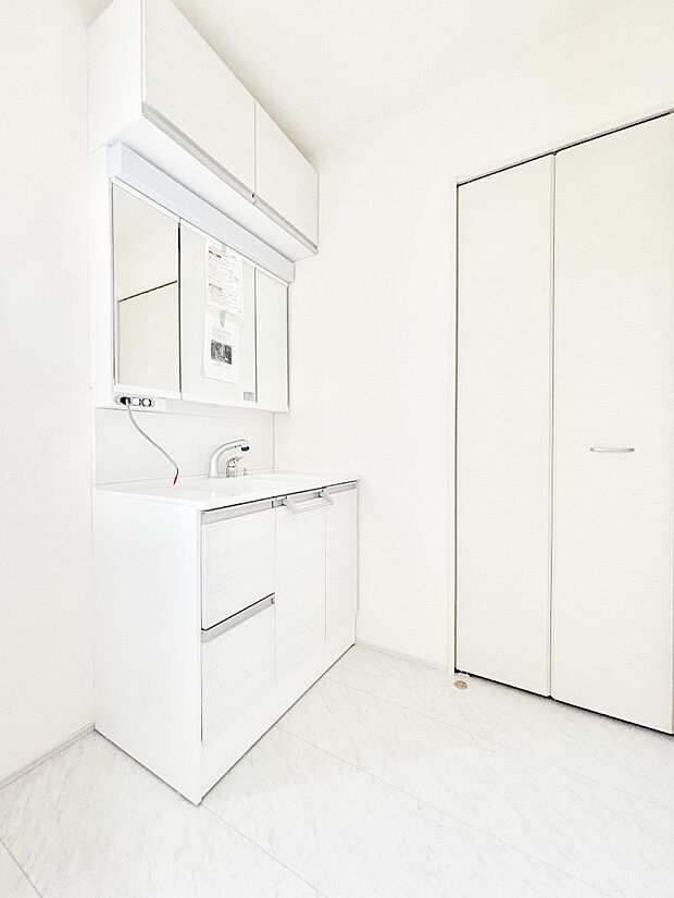 身支度もスムーズにおこなえる脱衣場。