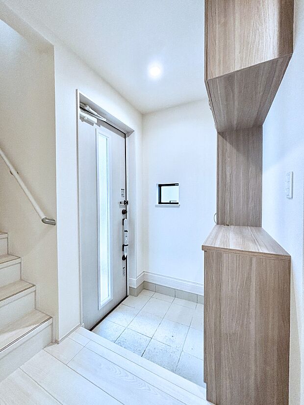 飾り棚を利用して、お越しいただくお客様をおもてなしできます。  