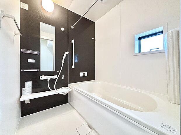 落ち着いた雰囲気でゆっくりお寛ぎいただけるバスルーム    