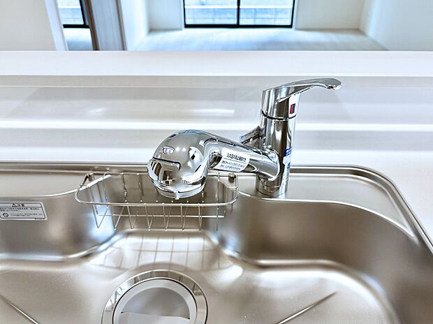 いつでも清潔なおいしいお水を。一つの水栓で水道水と浄水を使い分け。