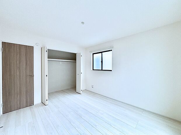 使いやすい形でベットや家具の置き方にも困ることもありません。 