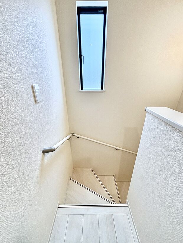 安全性を考慮し階段には手すりを設置しています