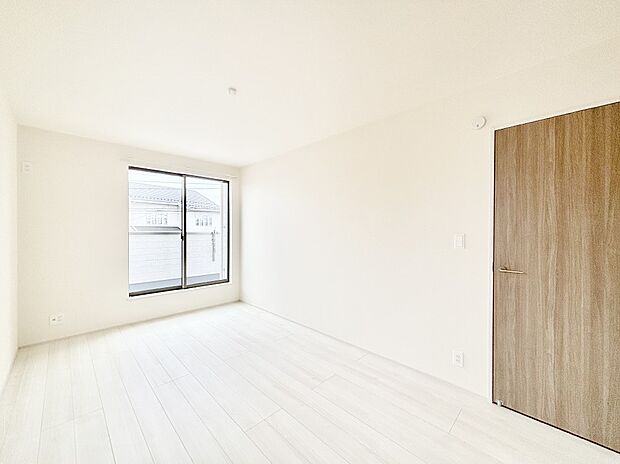 窓からのやさしい光が心地よいプライベートルーム