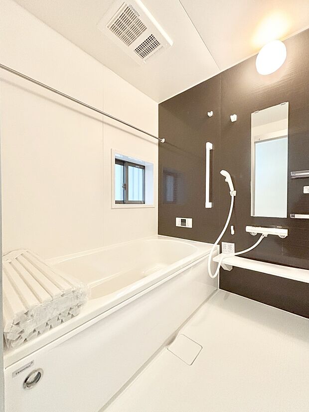 落ち着いた雰囲気でゆっくりお寛ぎいただけるバスルーム