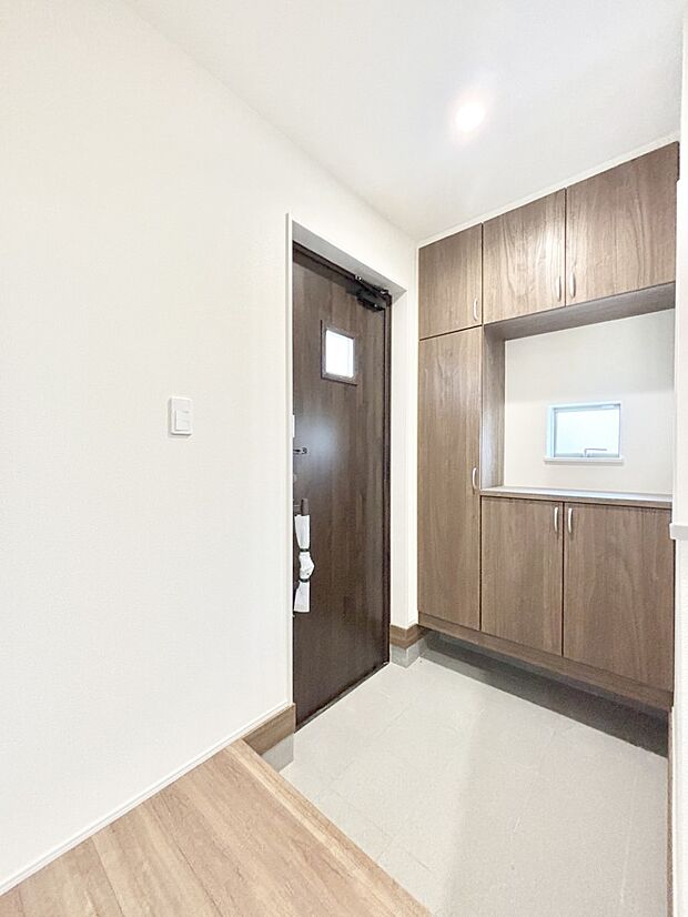 飾り棚を利用して、お越しいただくお客様をおもてなしできます。