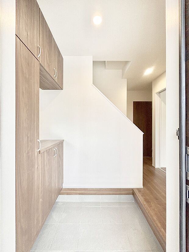 いつもきれいにしておきたい玄関ですね。  