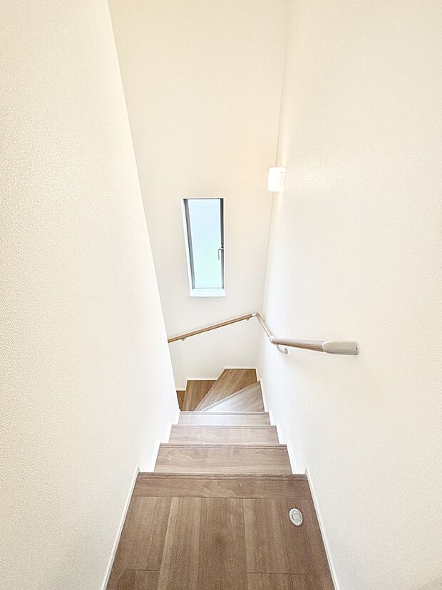 安全性を考慮し階段には手すりを設置しています