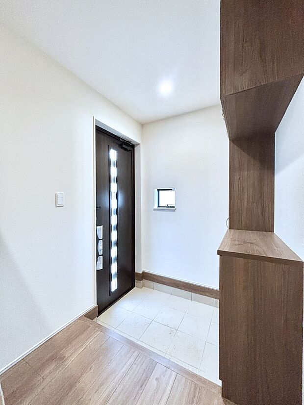 飾り棚を利用して、お越しいただくお客様をおもてなしできます。