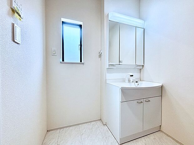 清潔感のある快適空間です。毎日の身支度も気持ち良くお使い頂けます。 