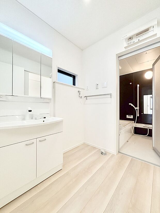 広々とゆとりのあるランドリースペース