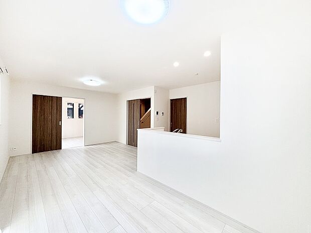 家族団らんの時間も増えそうなくつろぎのリビングダイニング。   