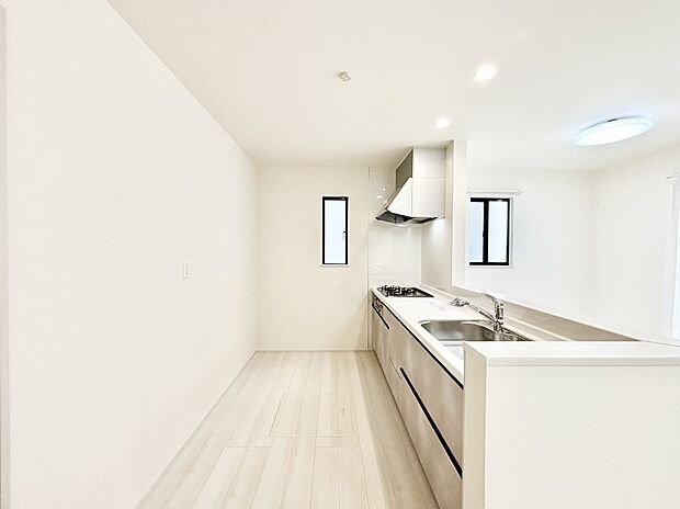 ゆとりあるキッチンではご家族と楽しくお料理ができます。