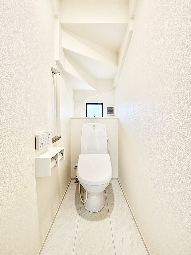 明るく清潔感のあるトイレです。 