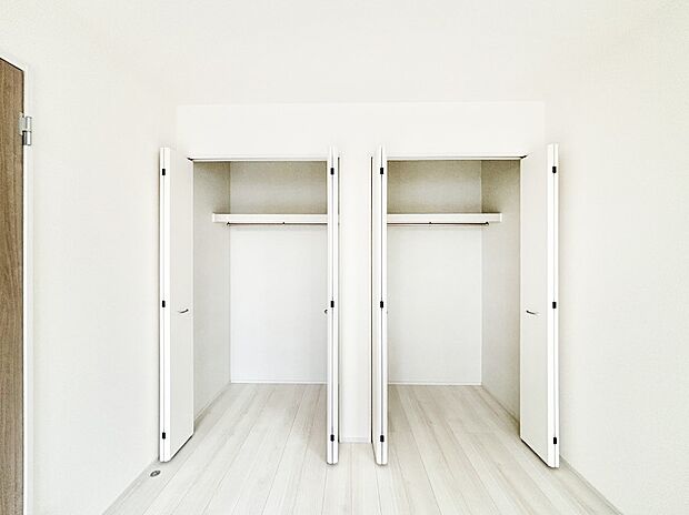 たっぷりの収納スペースで快適に暮らせそう 