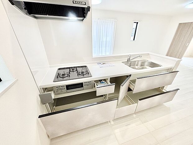 使いやすさを優先したスライド式収納タイプ！