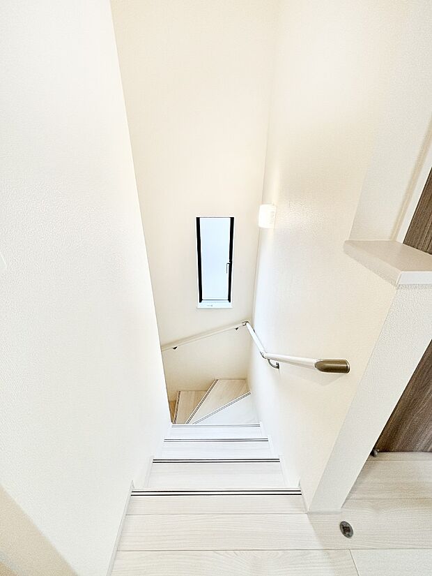 安全性を考慮し階段には手すりを設置しています