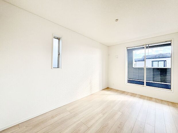 明るいバルコニーサイドに洋室を設置。目覚めの良い寝室に。