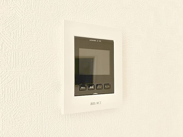 訪問者が一目でわかる安心のTVモニター付きインターホン。
