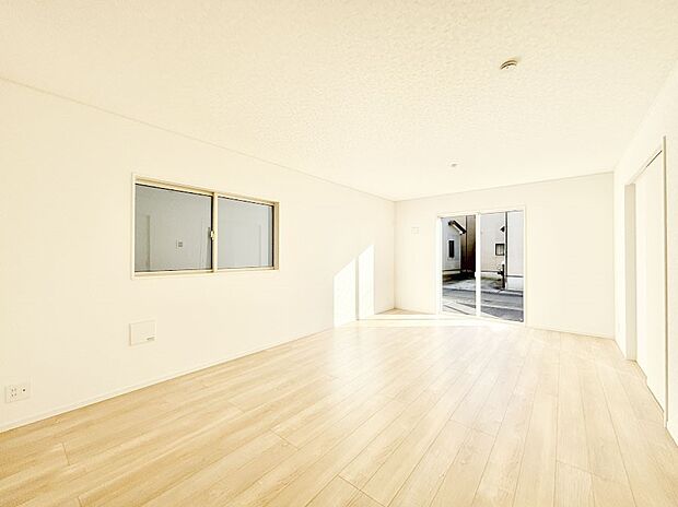 家族の笑顔が自然と生まれてくる、そんな雰囲気のダイニングに仕上がっています。