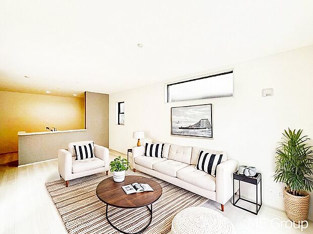 落ち着いた雰囲気のLDKは家族みんなの快適空間※家具はCGです