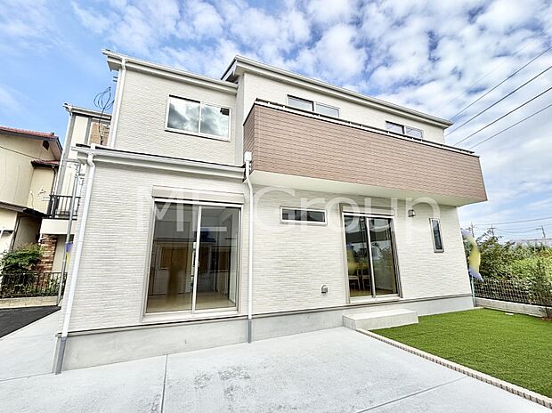 たっぷりの陽光と開放感に包まれる明るい住まい