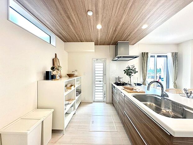 ゆとりあるキッチンではご家族と楽しくお料理ができます。