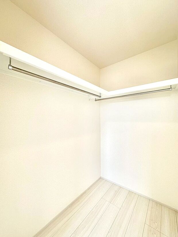 ウォークインクローゼット付きで生活空間を広く利用できます。