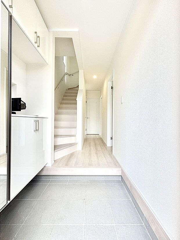 家族の帰宅やお客様をあたたかく迎える玄関