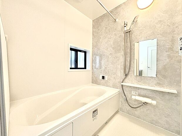 落ち着いた雰囲気でゆっくりお寛ぎいただけるバスルーム