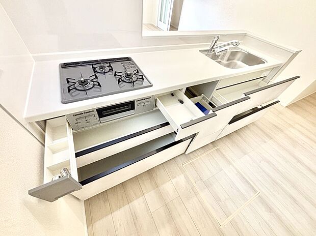 使いやすさを優先したスライド式収納タイプ!